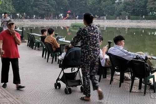Sẽ sớm xử lý việc lấn chiếm đất công viên hồ Cần