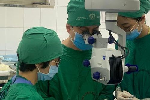 Ca ghép giác mạc gần 4 giờ chấm dứt cảnh mù lòa đau đớn của người đàn ông ở Hà Nội