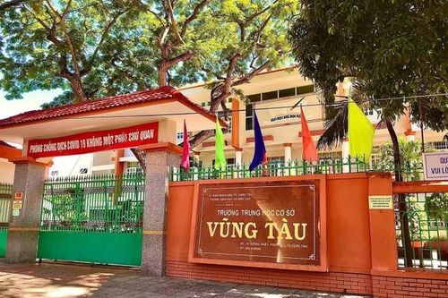 Vụ nam sinh lớp 7 cầm kéo tấn công bạn học: Tình hình sức khỏe của nạn nhân ra sao?