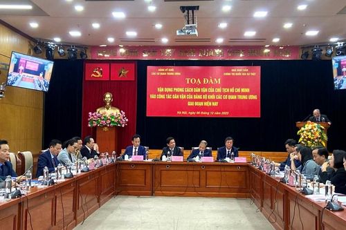 Học tập phong cách dân vận của Chủ tịch Hồ Chí Minh vào công tác dân vận của Đảng bộ Khối các cơ quan Trung ương