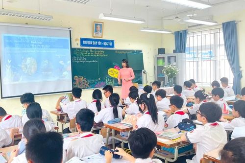 Hà Nội: Coi trọng phát triển đội ngũ nhà giáo, cán bộ quản lý giáo dục