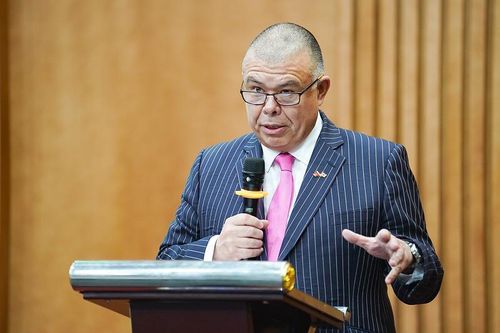 Giáo sư, Hiệp sĩ Anh gốc Việt Jonathan Van Tam trao đổi với 300 nhà khoa học Việt Nam