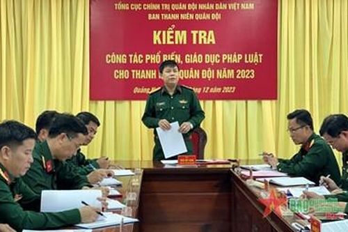 Ban Thanh niên Quân đội kiểm tra công tác phổ biến giáo dục pháp luật cho thanh niên tại Quân khu 5 và Vùng 3 Hải quân