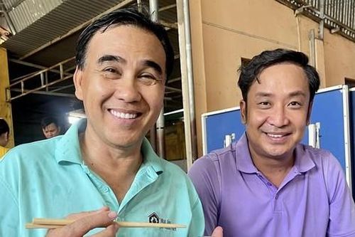 Phản ứng của 'ngôi sao' phim 'Cổng Mặt trời' Đình Hiếu khi làm nghề mà bị so sánh với 'MC quốc dân' Quyền Linh