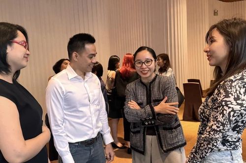 Phygital Labs cùng với ELLE đưa sàn diễn thời trang, kiến trúc lên không gian vật lý số