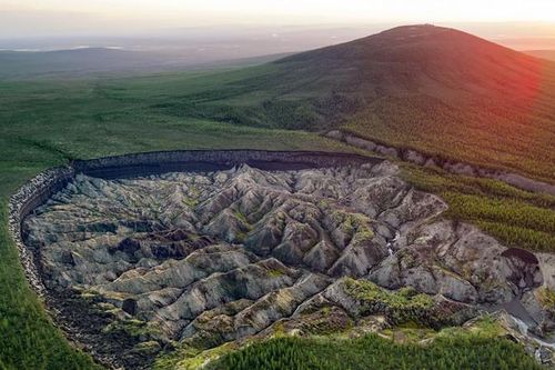 Vì sao 'cổng vào thế giới ngầm' ở Siberia ngày càng lớn dần?