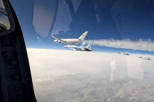 Công bố video Su-35S hộ tống chuyên cơ Tổng thống Putin tới UAE