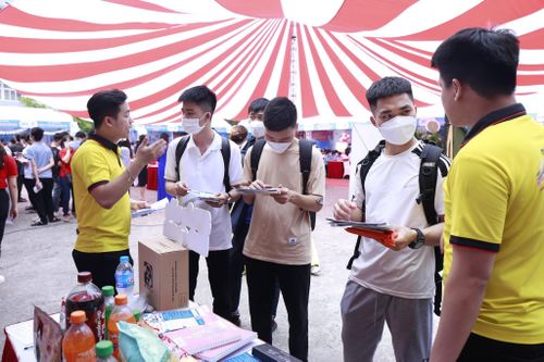 Sẵn sàng làm trái ngành để tránh thất nghiệp