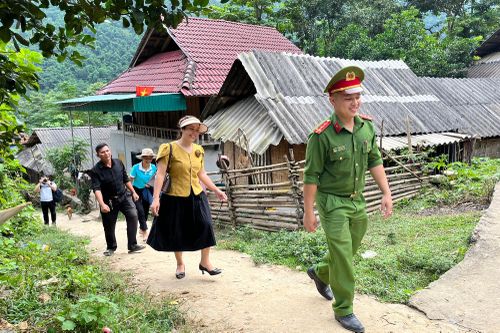 Chặn nạn buôn người ở miền núi Nghệ An: Canh trẻ từ trong trứng nước