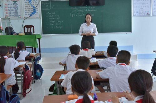 Giáo viên dạy liên trường đòi hỏi nỗ lực nhân đôi