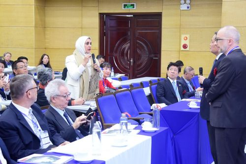 Thúc đẩy hợp tác quốc tế trong đào tạo và nghiên cứu khoa học