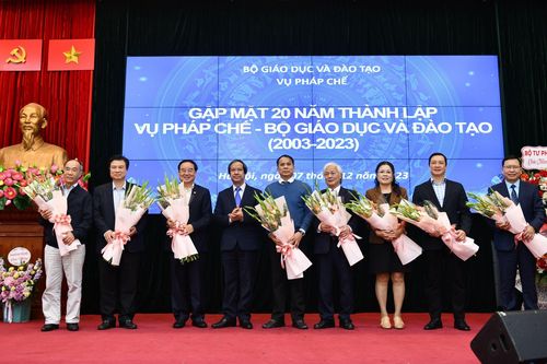 Bộ trưởng Nguyễn Kim Sơn chúc mừng 20 năm thành lập Vụ Pháp chế