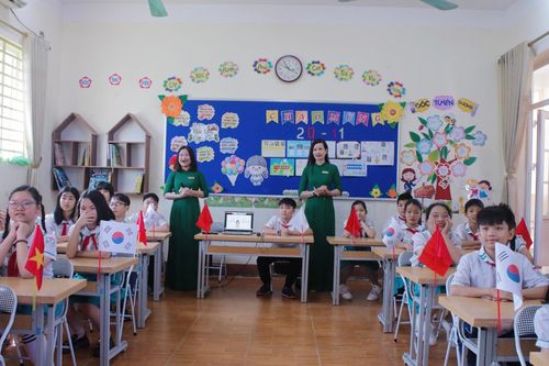 Học sinh Thái Nguyên trải nghiệm lớp học không biên giới