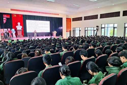 SV Huế hào hứng tập huấn kỹ năng dùng mạng xã hội, phòng chống ma túy học đường