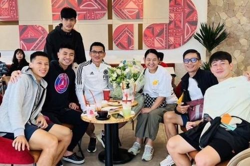 HLV Kiatisuk được tặng danh hiệu Người cha tiêu biểu toàn quốc Thái Lan năm 2023