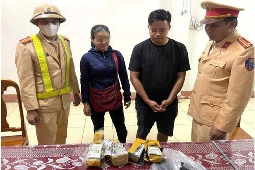 Phát hiện ô tô khách chở trái phép hơn 150.000 USD