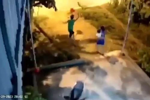 Khởi tố người đàn ông cầm chân con gái quăng ra đường ở Thanh Hóa