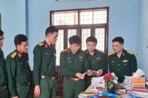 Ban Thanh niên Quân đội kiểm tra công tác giáo dục pháp luật cho đoàn viên thanh niên