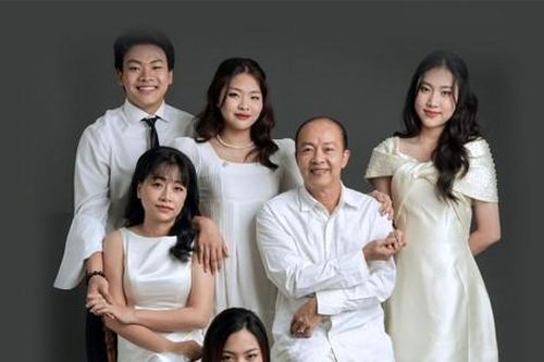 NSƯT Đức Hải 62 tuổi thu nhập trăm triệu/tháng, sống an nhàn bên vợ và 4 con