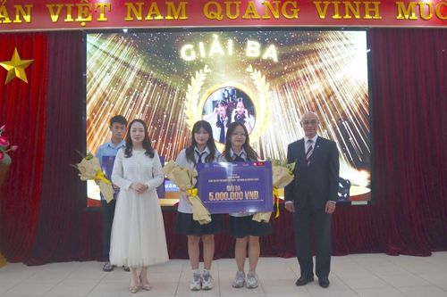 2 nữ sinh lớp 11 'ghi điểm' với ý tưởng tạo cảm xúc cho AI
