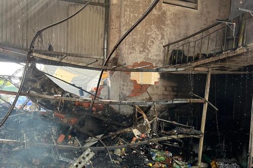 Cháy căn nhà bán tạp hóa kèm nhiều tiếng nổ ở Đồng Nai