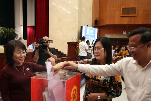 Chủ tịch HĐND và Tư lệnh Bộ Tư lệnh TP.HCM được nhiều phiếu tín nhiệm cao nhất