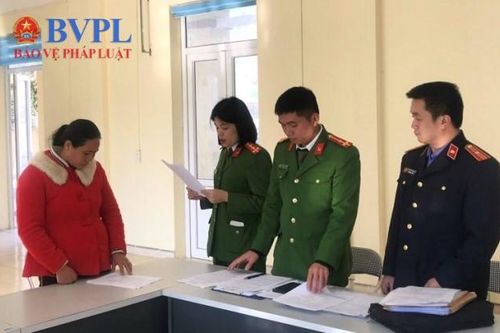 Phê chuẩn khởi tố, bắt tạm giam người phụ nữ làm giả giấy phép lái xe mô tô
