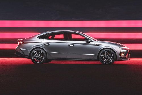 'Đối thủ truyền kiếp' của Toyota Camry chốt giá từ 646 triệu đồng