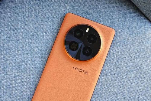 Smartphone chip Snapdragon 8 Gen 3, RAM 16 GB, sạc 100W, giá rẻ bất ngờ