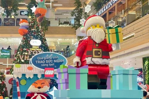Trẻ thỏa sức sáng tạo tại Làng Giáng sinh LEGO