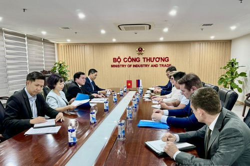 Thứ trưởng Bộ Công Thương Nguyễn Sinh Nhật Tân làm việc với Đoàn công tác Cộng hòa Buryatia