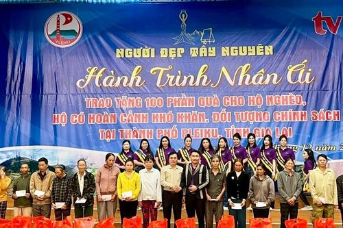 Pleiku: Tặng 100 phần quà cho hộ nghèo, hộ khó khăn, đối tượng chính sách