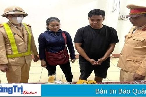 Phát hiện hai kiện hàng trên xe khách là ngoại tệ