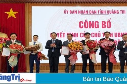 Công bố các quyết định về công tác cán bộ