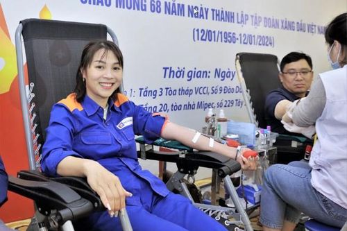 Người lao động Petrolimex tích cực hưởng ứng 'Giọt Xăng hồng - Giọt Dầu đỏ' dịp cuối năm 2023