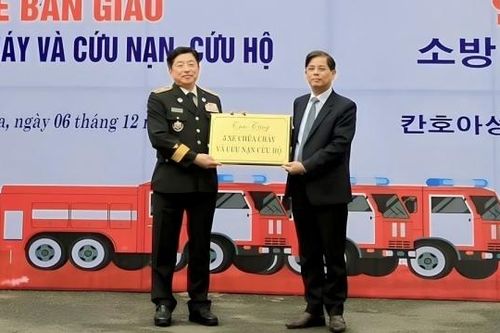 Khánh Hòa tiếp nhận 5 xe chữa cháy do Hàn Quốc trao tặng