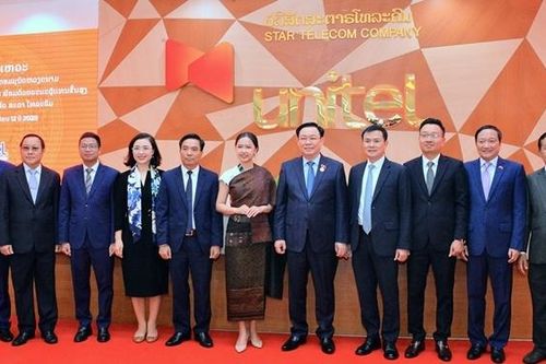 Chủ tịch Quốc hội Vương Đình Huệ thăm Công ty Star Telecom