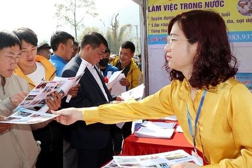 Cuối năm, người lao động tìm việc ở đâu?