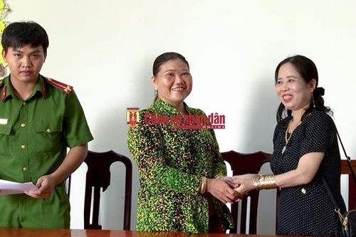 Nhặt được dây chuyền vàng trị giá trên 100 triệu đồng tìm người trả lại