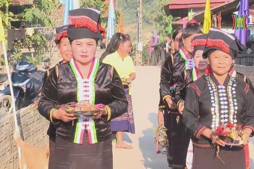 Độc đáo lễ hội đón Tết hoa mào gà