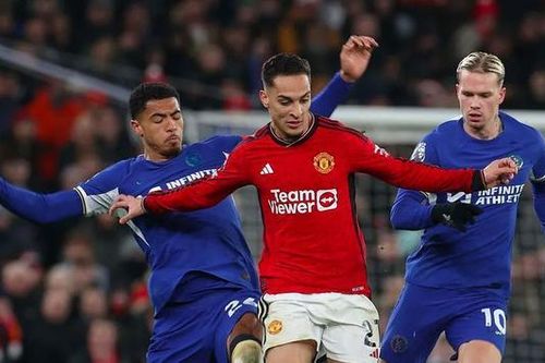 Đánh bại Chelsea, Man Utd thăng tiến trên bảng xếp hạng