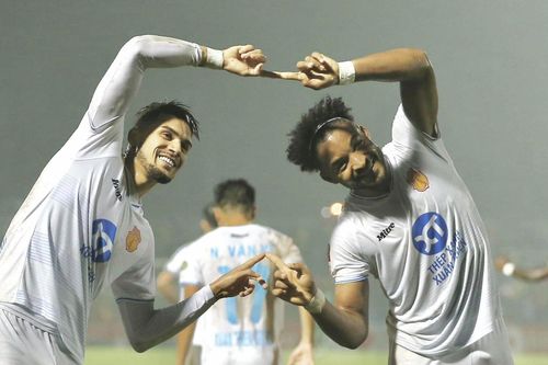 Nam Định hiếm hoi lập hat-trick giải thưởng tháng ở V-League