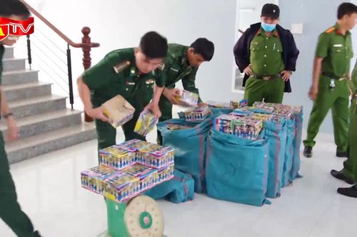 'Nóng' tình trạng pháo nhập lậu qua biên giới