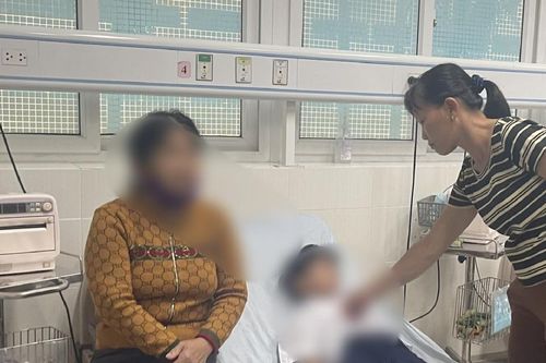 Quảng Ngãi: Gần 30 học sinh ăn đồ lạ bị ngộ độc thực phẩm
