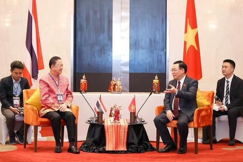 Chủ tịch Quốc hội tiếp Chủ tịch Phòng Thương mại và Công nghiệp Thái Lan và các doanh nghiệp Thái Lan đầu tư tại Việt Nam