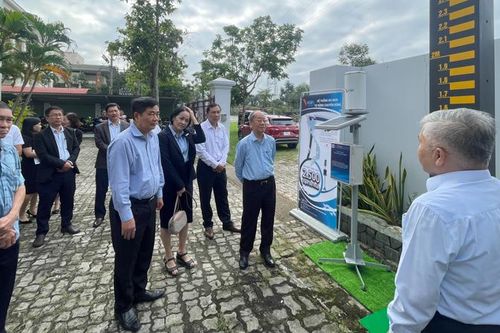Bàn giao 90 Trạm đo mưa tự động và Tháp cảnh báo lũ tại cộng đồng