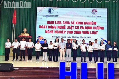 Chia sẻ kinh nghiệm hoạt động nghề luật sư với sinh viên ngành luật