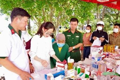 Đoàn kết vượt khó, gắn bó với dân