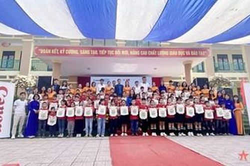 Chương trình 'Chung tay hành động vì môi trường' tại Trường Tiểu học Quế Nham