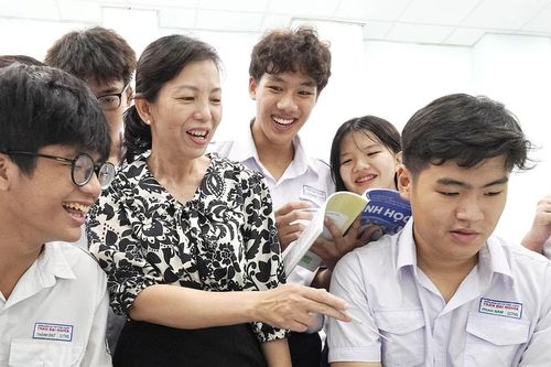 Quan hệ thầy - trò thay đổi: Giáo viên phải tự 'chuyển mình'
